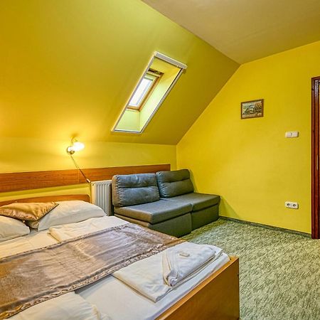Pihenokereszt Panzio Bed and Breakfast Sopron Exteriör bild