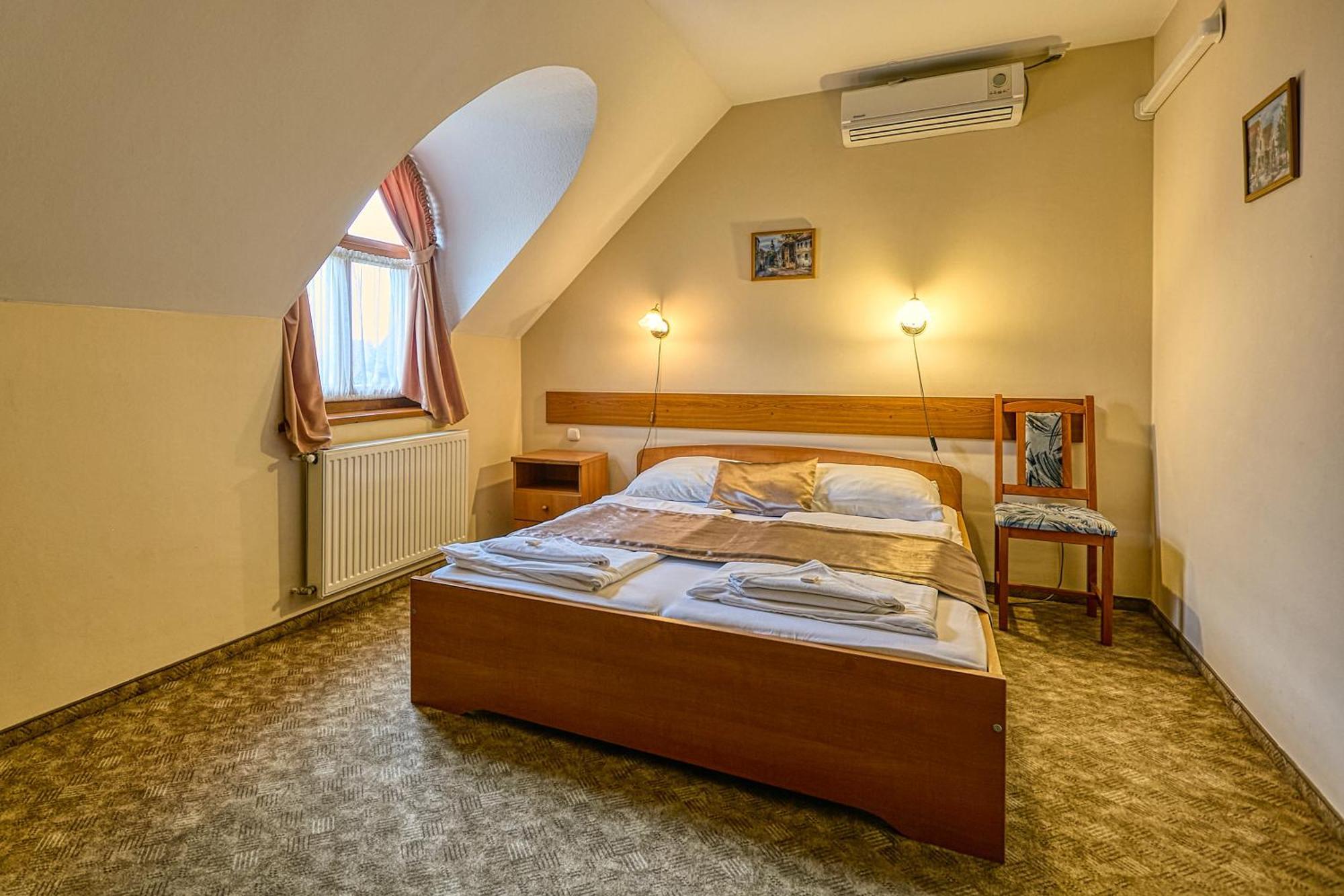 Pihenokereszt Panzio Bed and Breakfast Sopron Exteriör bild