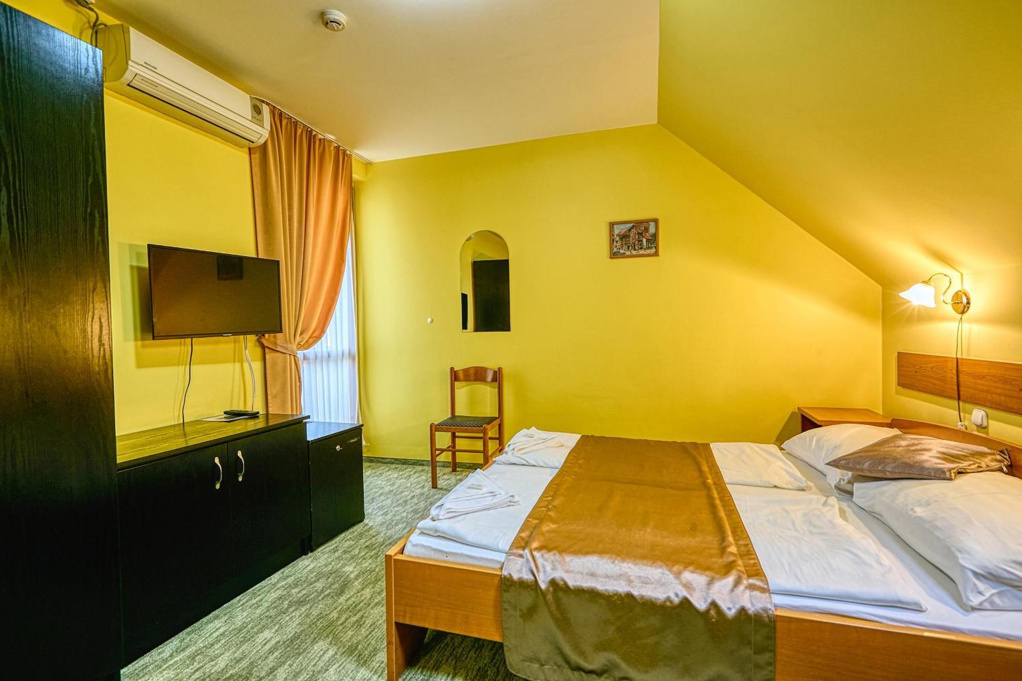 Pihenokereszt Panzio Bed and Breakfast Sopron Exteriör bild