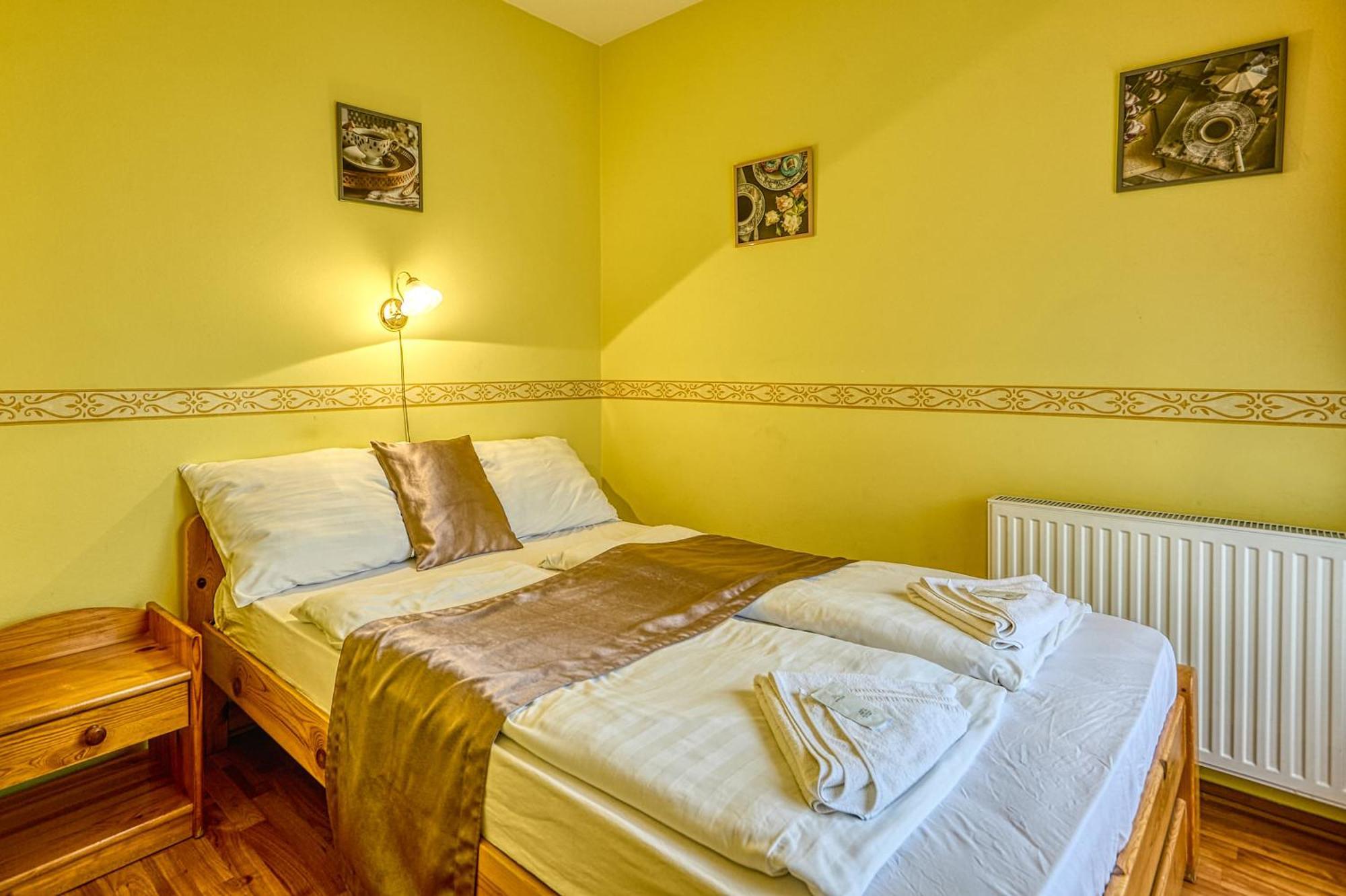 Pihenokereszt Panzio Bed and Breakfast Sopron Exteriör bild