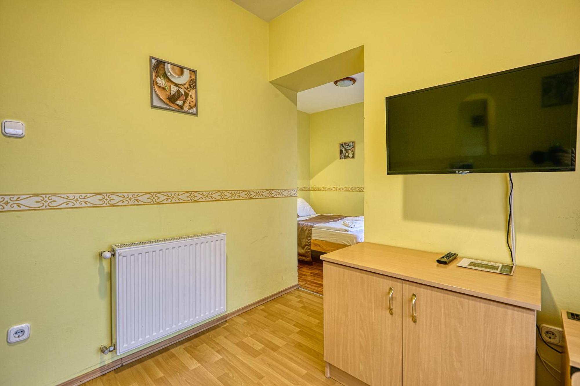 Pihenokereszt Panzio Bed and Breakfast Sopron Exteriör bild