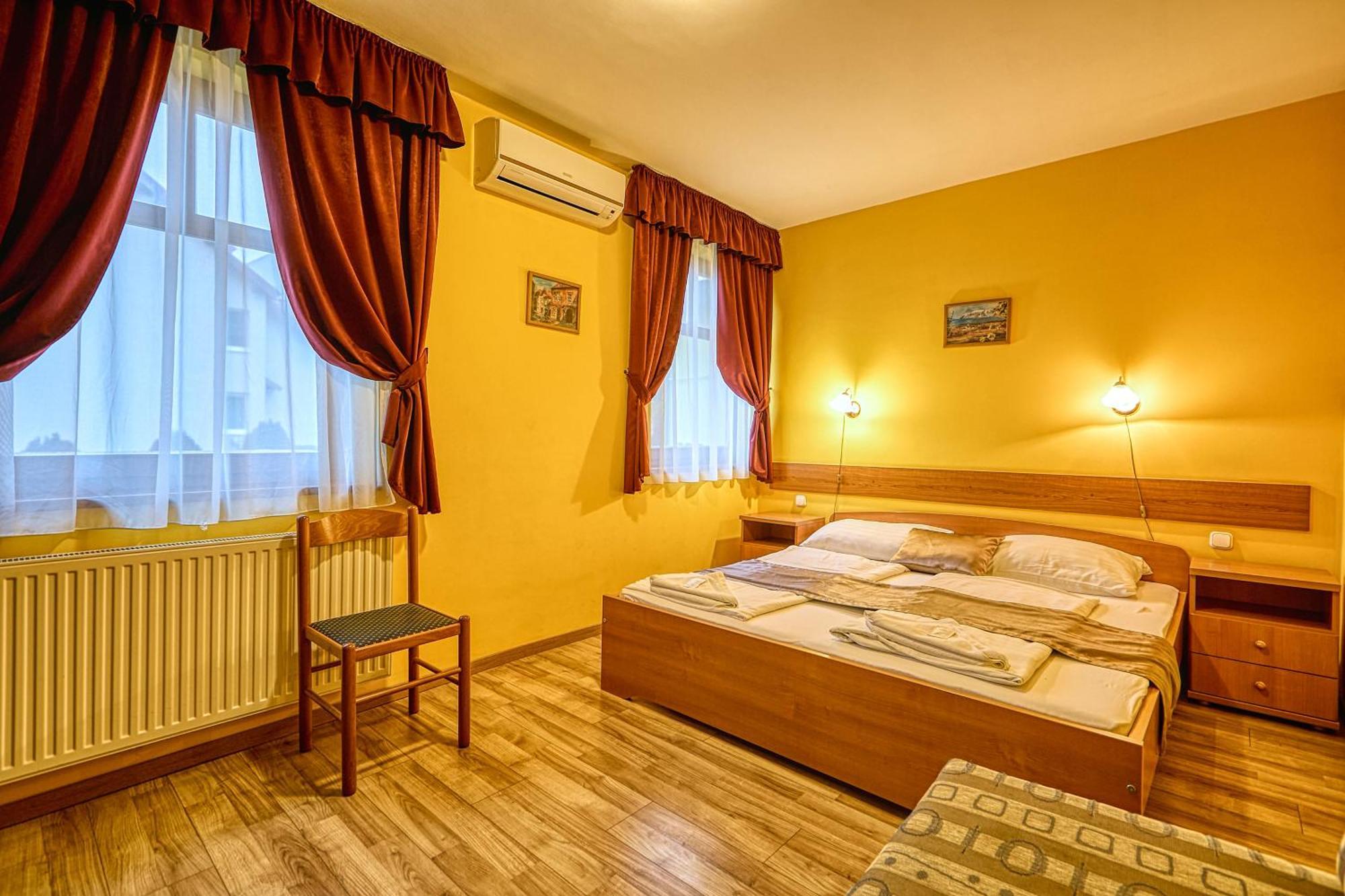 Pihenokereszt Panzio Bed and Breakfast Sopron Exteriör bild