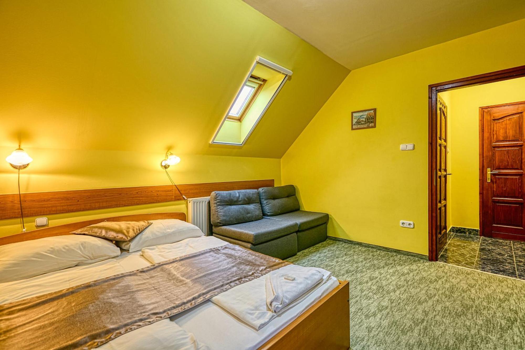 Pihenokereszt Panzio Bed and Breakfast Sopron Exteriör bild