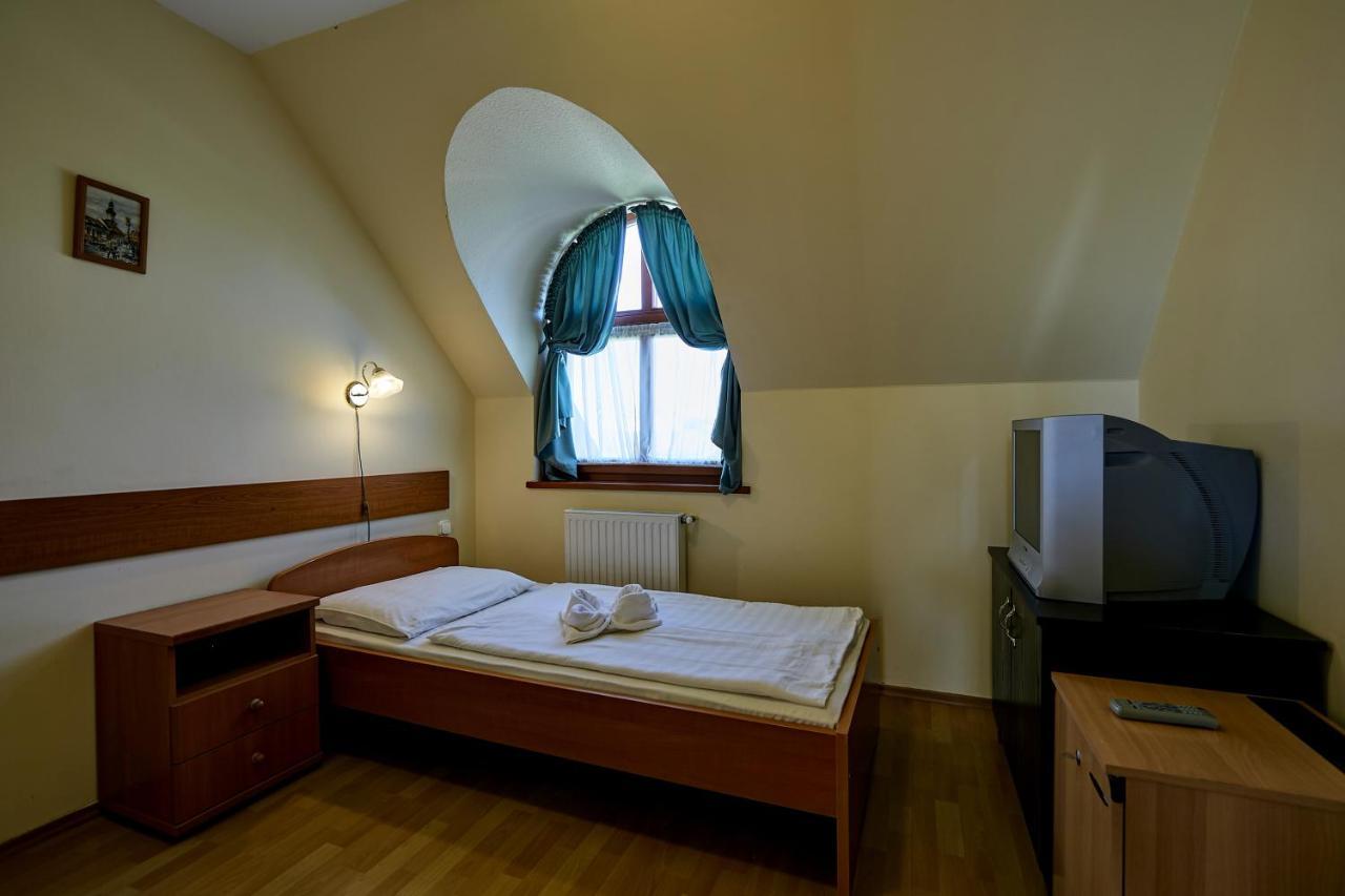 Pihenokereszt Panzio Bed and Breakfast Sopron Exteriör bild